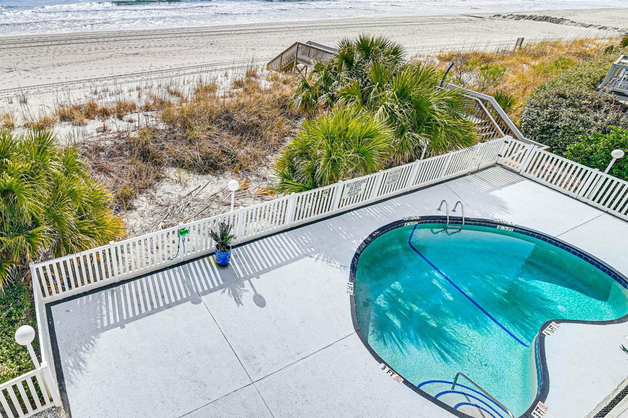 On-The-Beach Escape Oceanfront In Surfside! Миртл-Бич Экстерьер фото