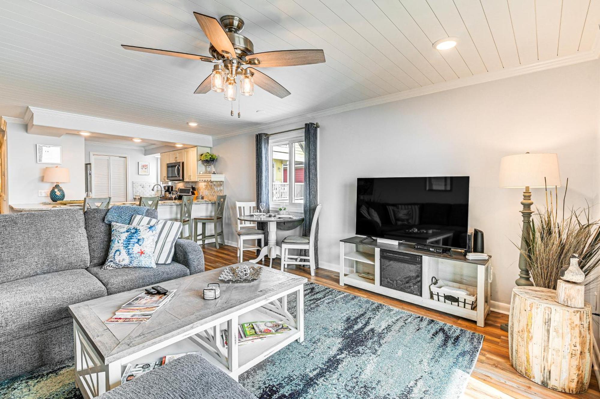 On-The-Beach Escape Oceanfront In Surfside! Миртл-Бич Экстерьер фото