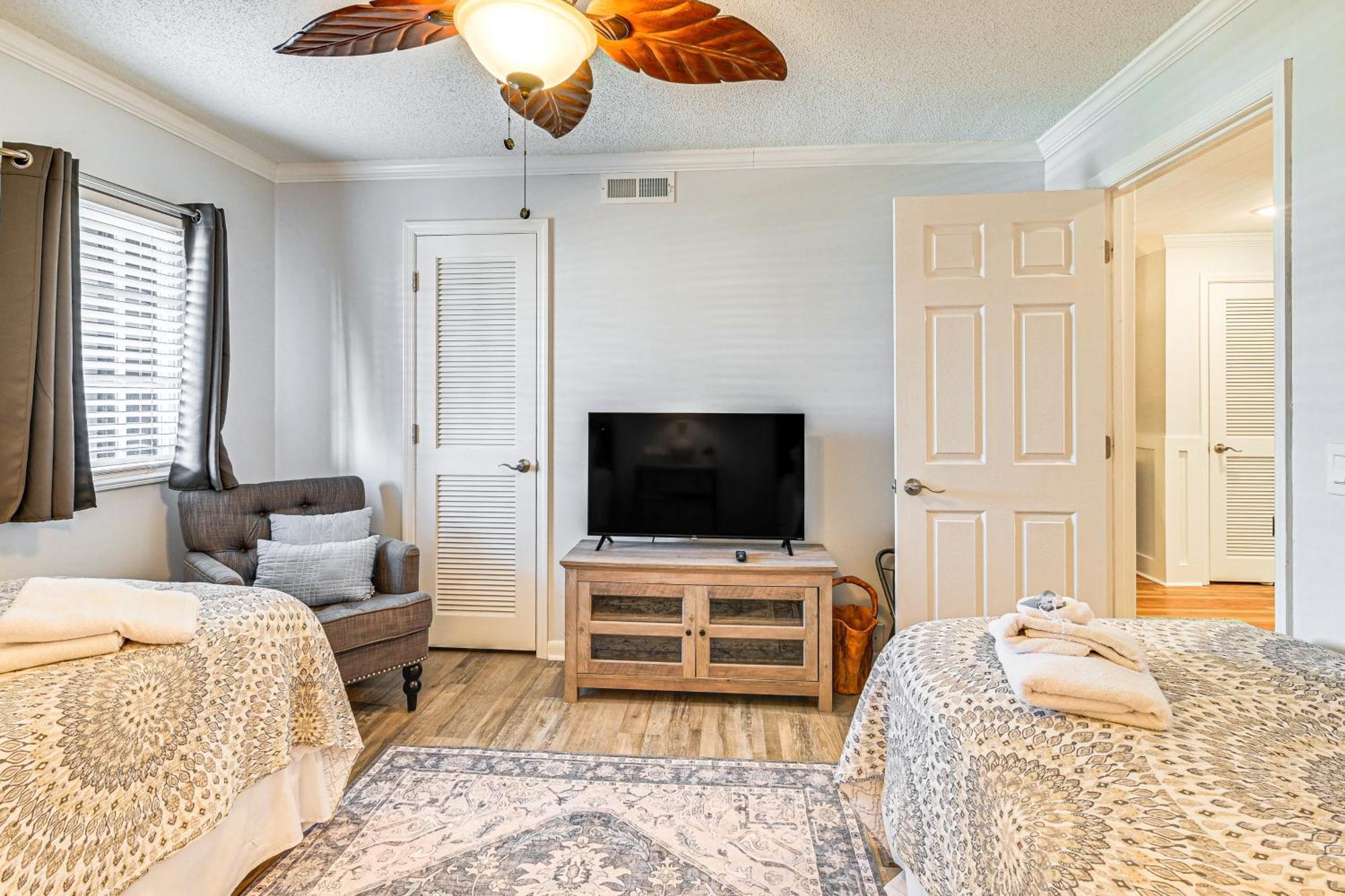 On-The-Beach Escape Oceanfront In Surfside! Миртл-Бич Экстерьер фото