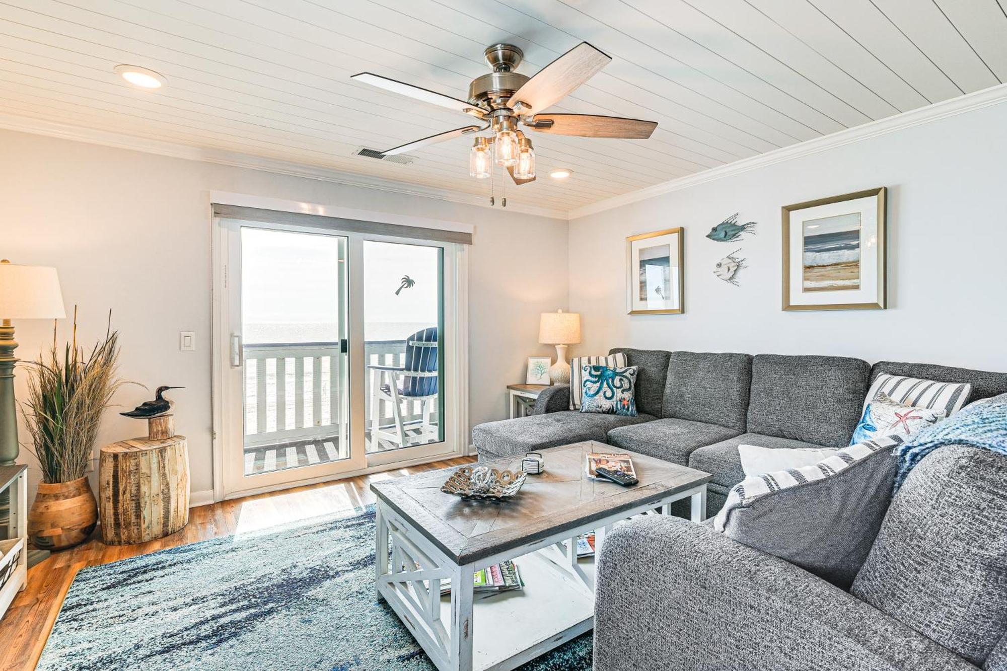 On-The-Beach Escape Oceanfront In Surfside! Миртл-Бич Экстерьер фото