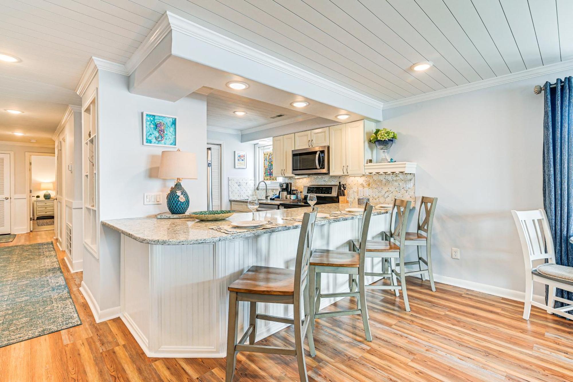 On-The-Beach Escape Oceanfront In Surfside! Миртл-Бич Экстерьер фото