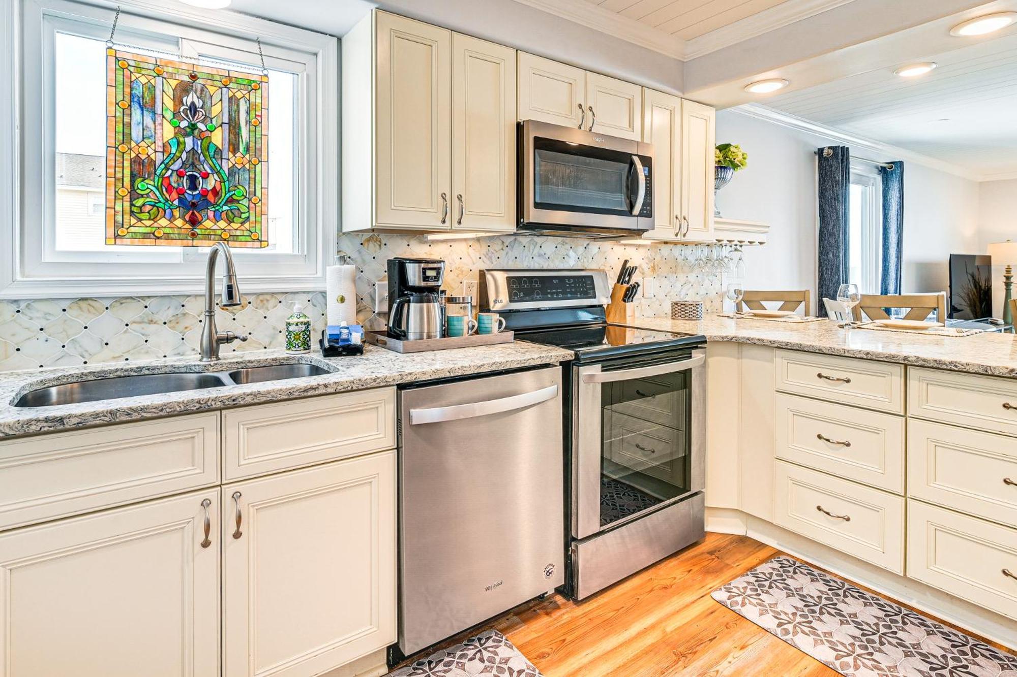 On-The-Beach Escape Oceanfront In Surfside! Миртл-Бич Экстерьер фото
