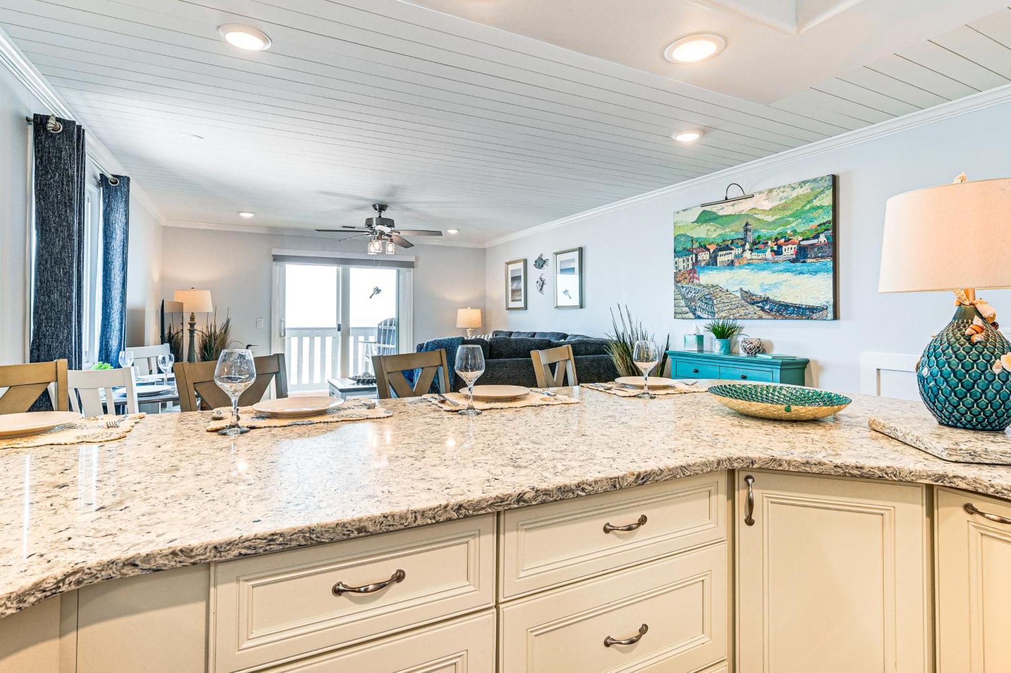 On-The-Beach Escape Oceanfront In Surfside! Миртл-Бич Экстерьер фото